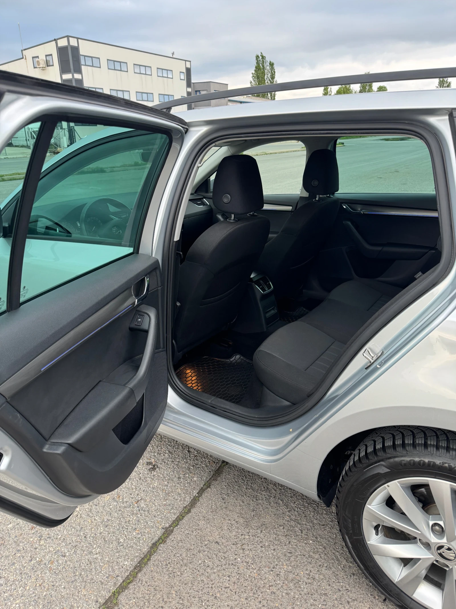 Skoda Octavia 2019, 4x4 DSG, 150 к.с., 97 500 км - изображение 8