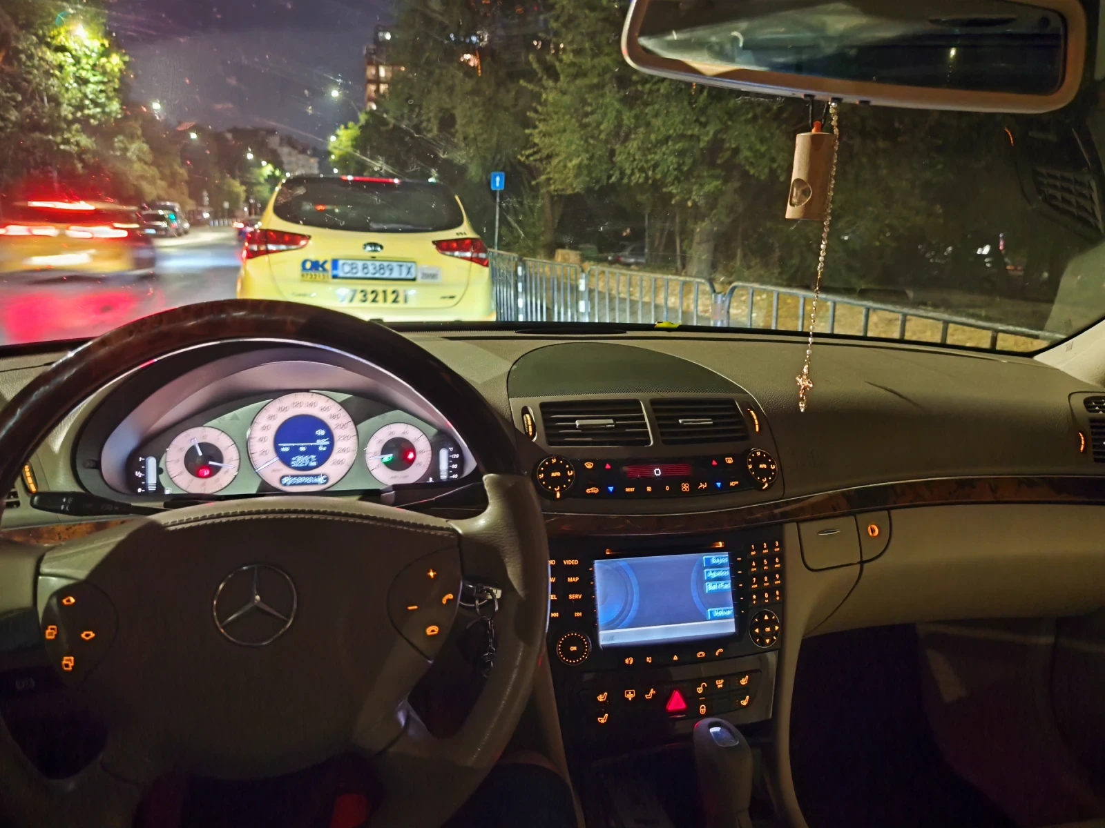 Mercedes-Benz E 320  - изображение 6