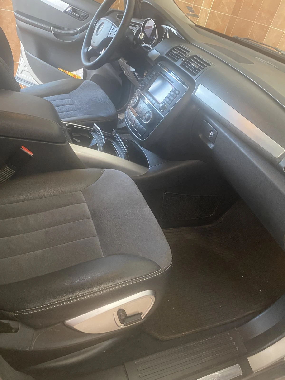 Mercedes-Benz 320 CDI - изображение 7