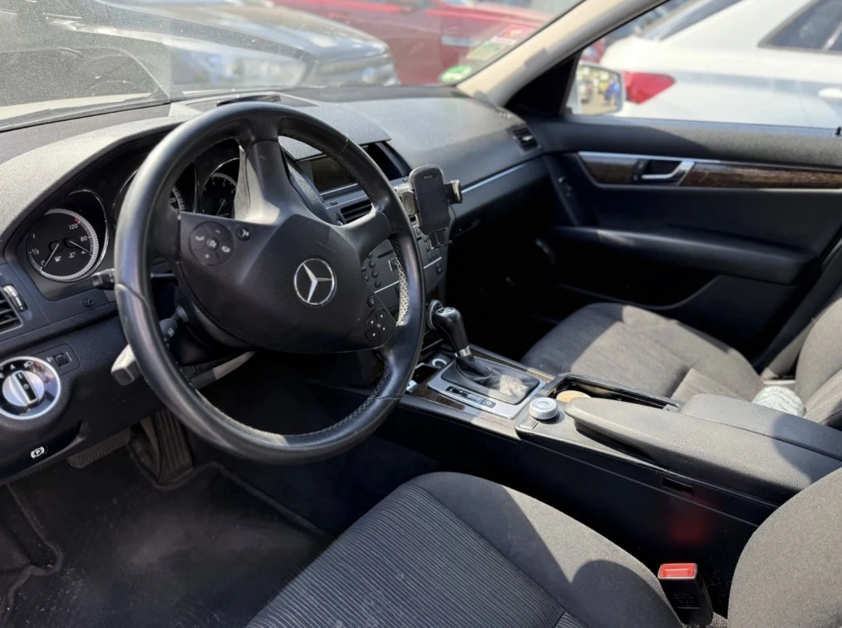 Mercedes-Benz C 180  - изображение 7