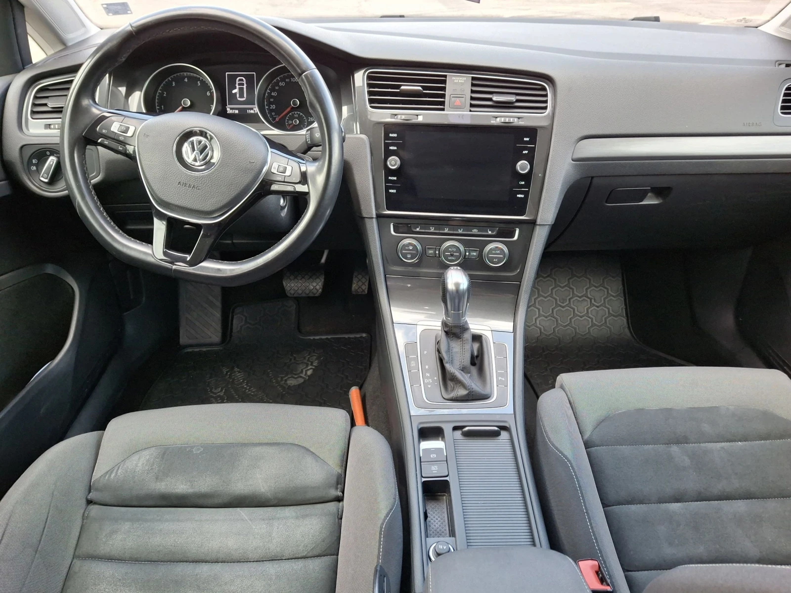 VW Golf 1.5 TSI, снимка 8 - Автомобили и джипове - 54628968