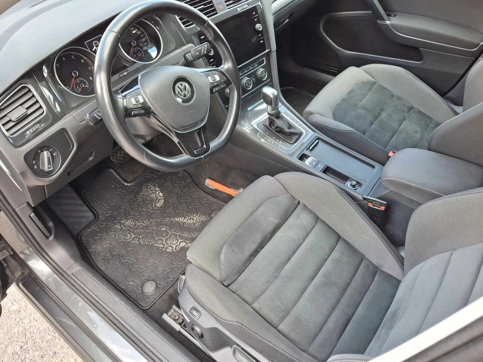 VW Golf 1.5 TSI, снимка 9 - Автомобили и джипове - 54628968