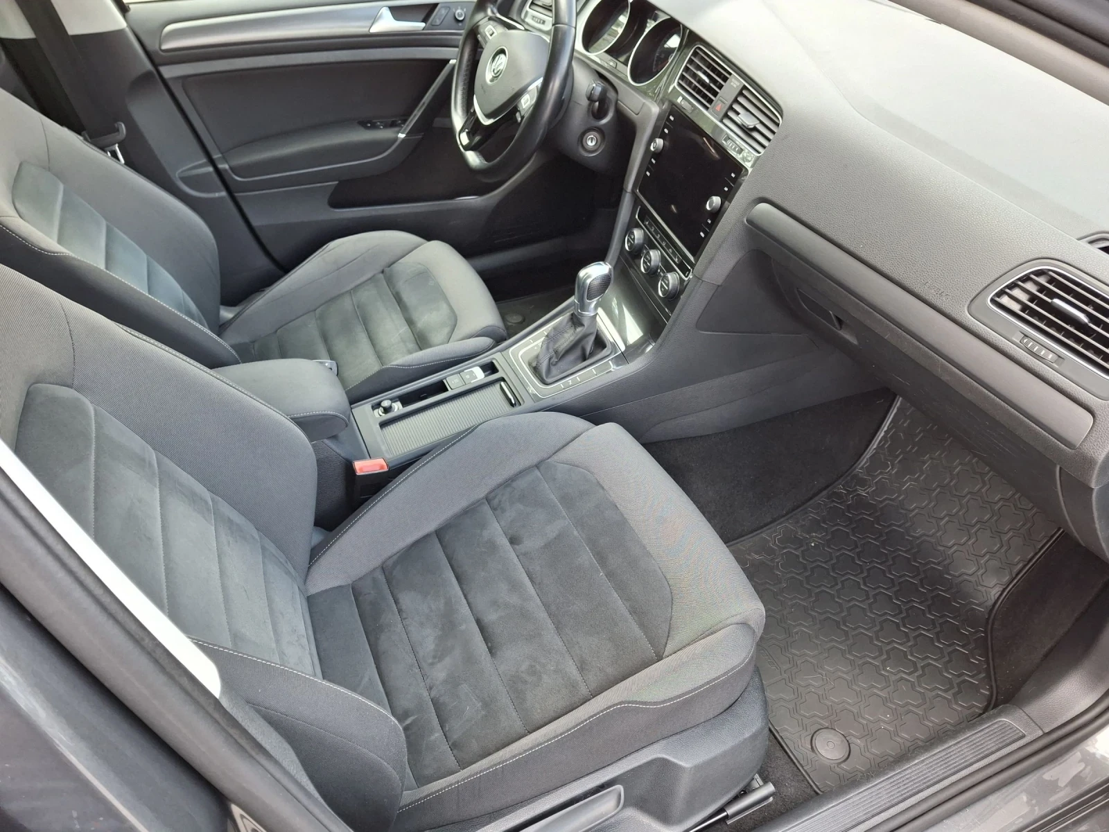 VW Golf 1.5 TSI, снимка 12 - Автомобили и джипове - 54628968