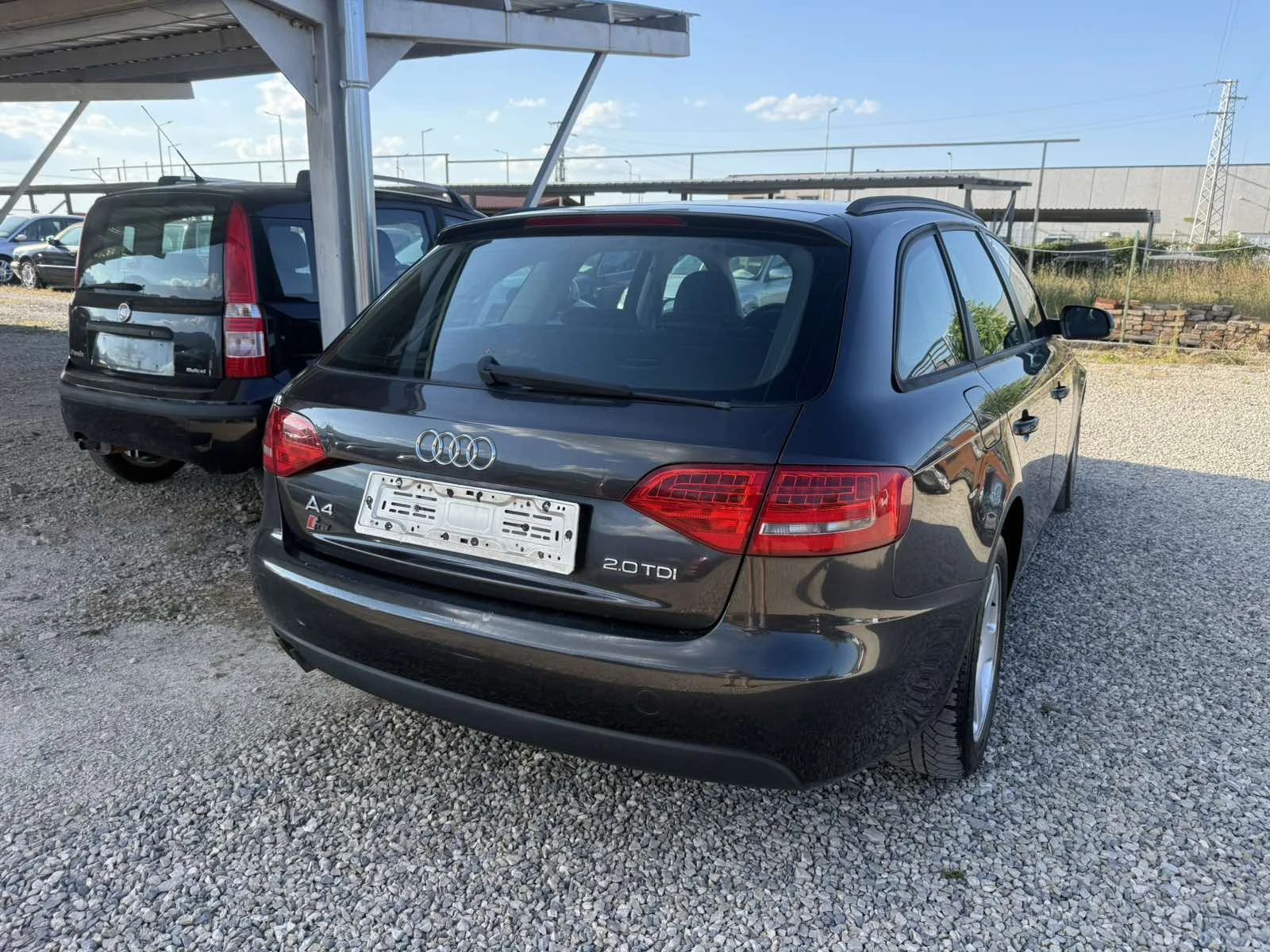 Audi A4 2.0TDI 143kc Italia, снимка 6 - Автомобили и джипове - 54977800