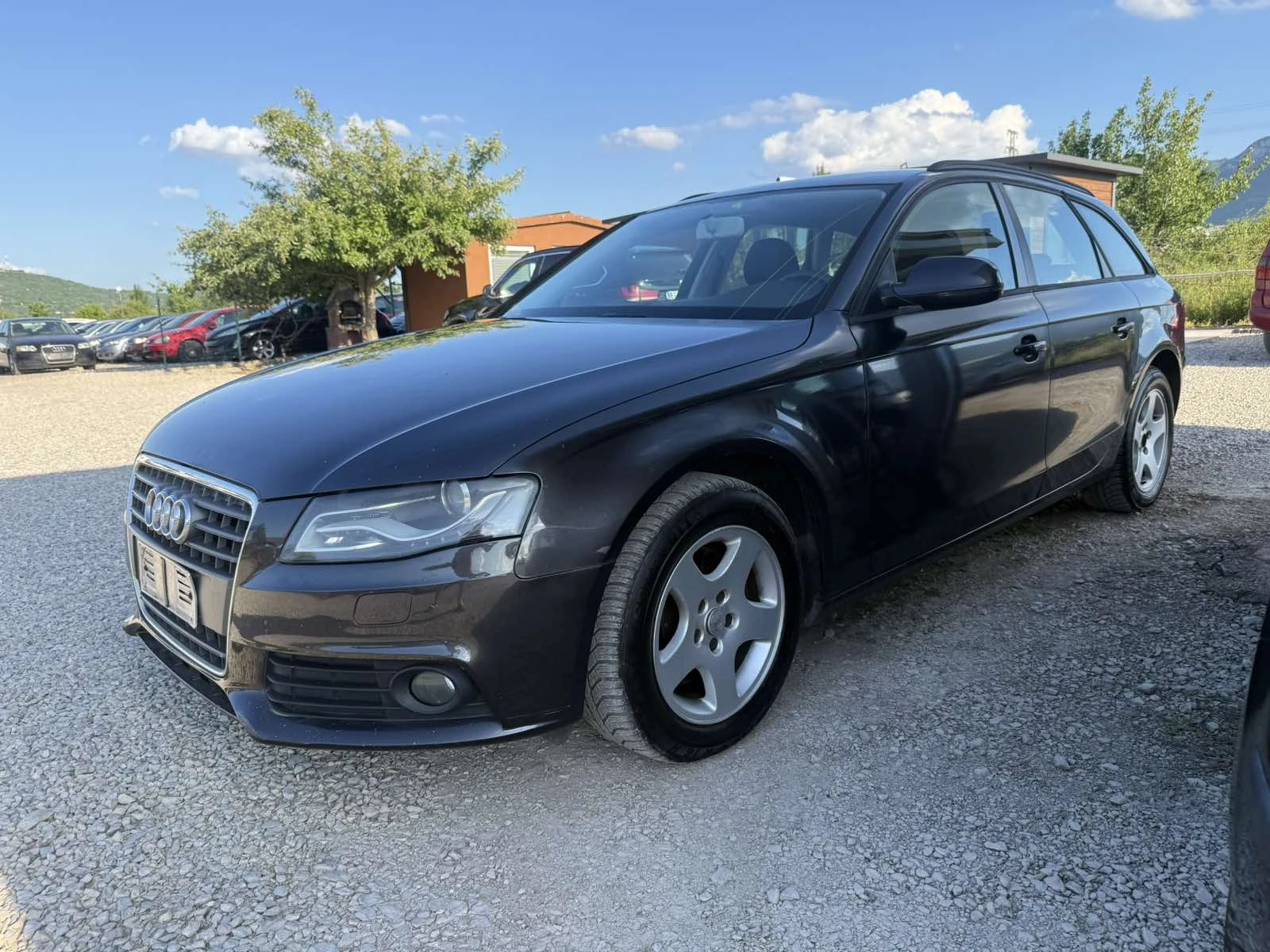 Audi A4 2.0TDI 143kc Italia, снимка 2 - Автомобили и джипове - 54977800