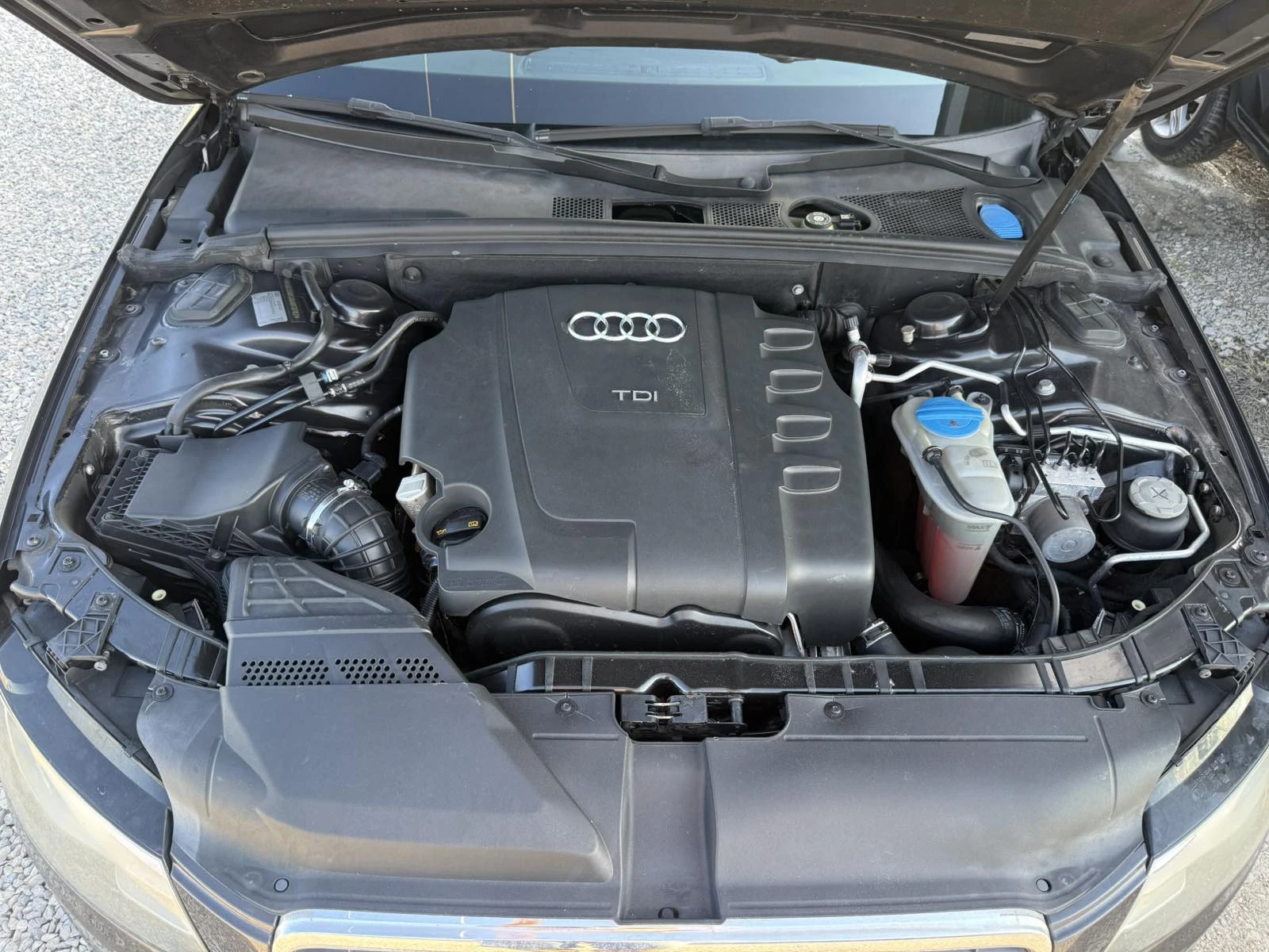 Audi A4 2.0TDI 143kc Italia, снимка 16 - Автомобили и джипове - 54977800