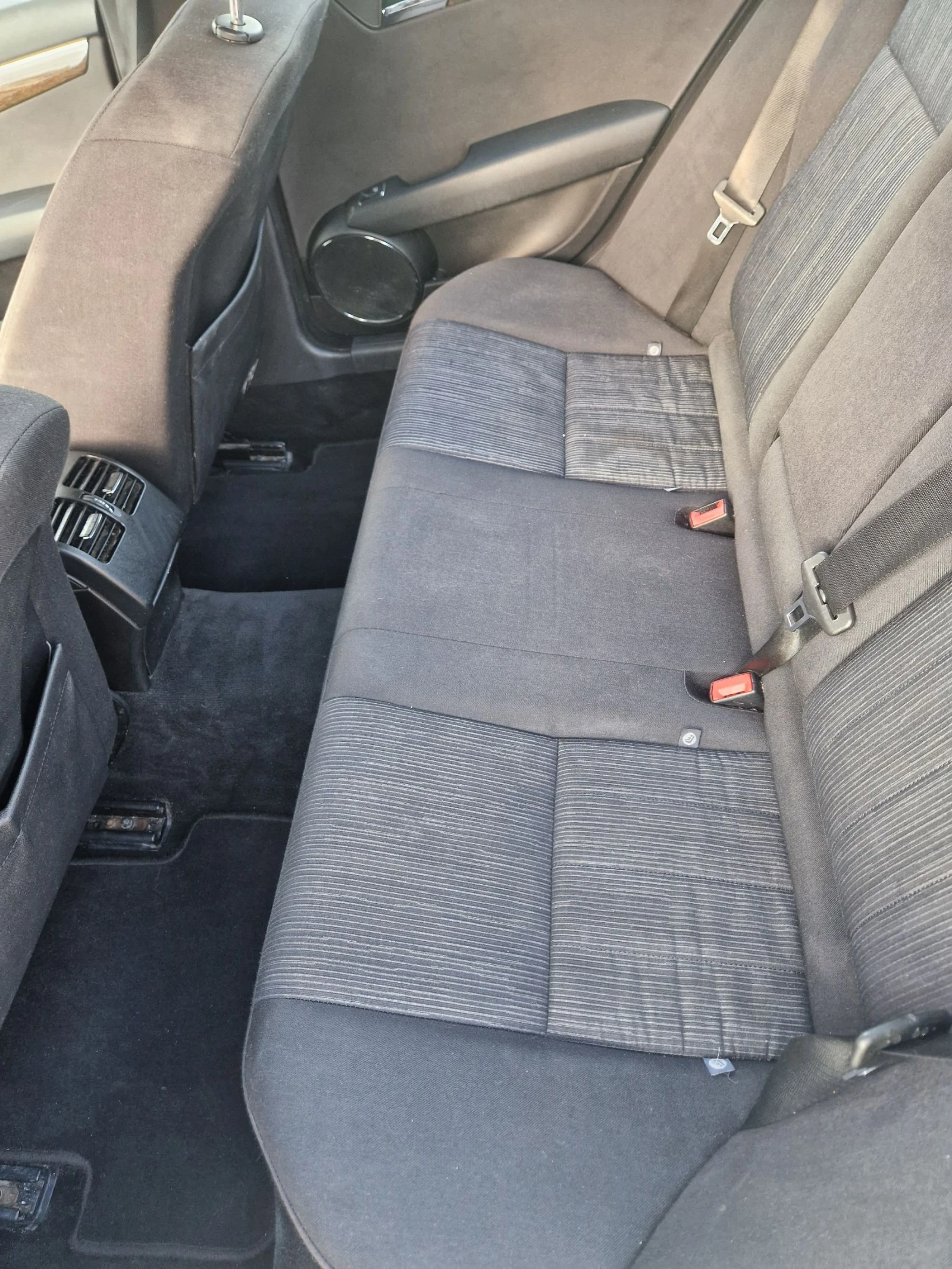 Mercedes-Benz C 220, снимка 10 - Автомобили и джипове - 55243603