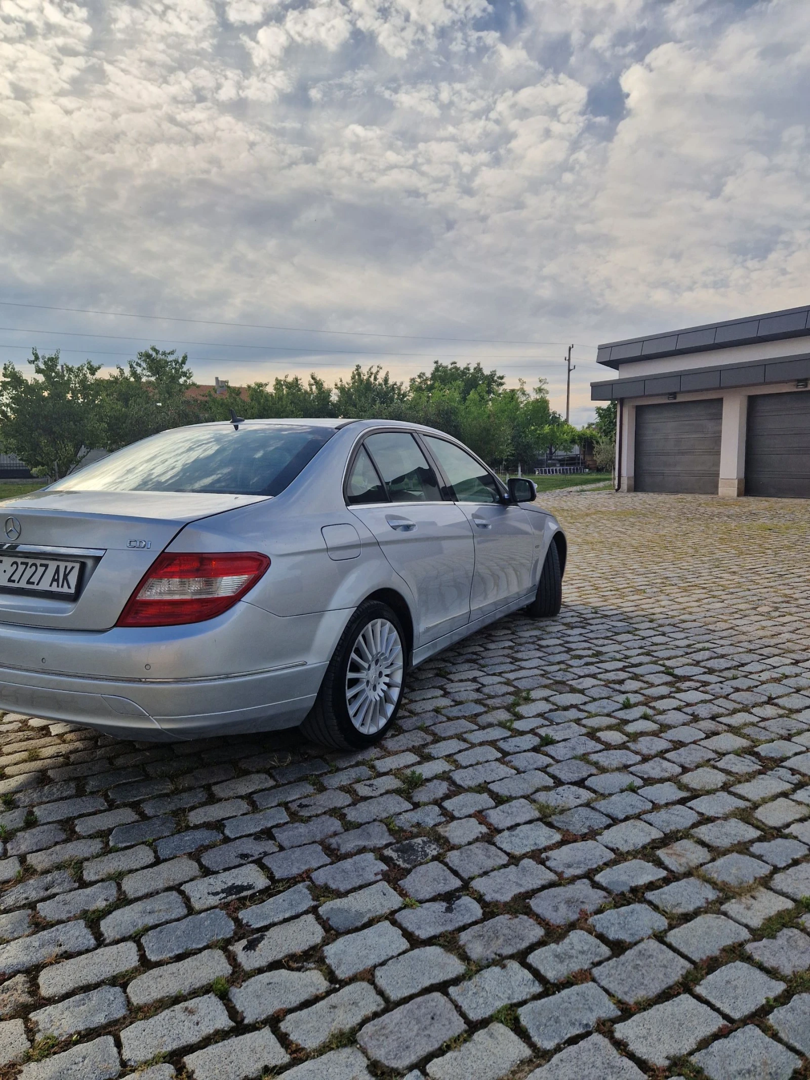 Mercedes-Benz C 220, снимка 3 - Автомобили и джипове - 55243603