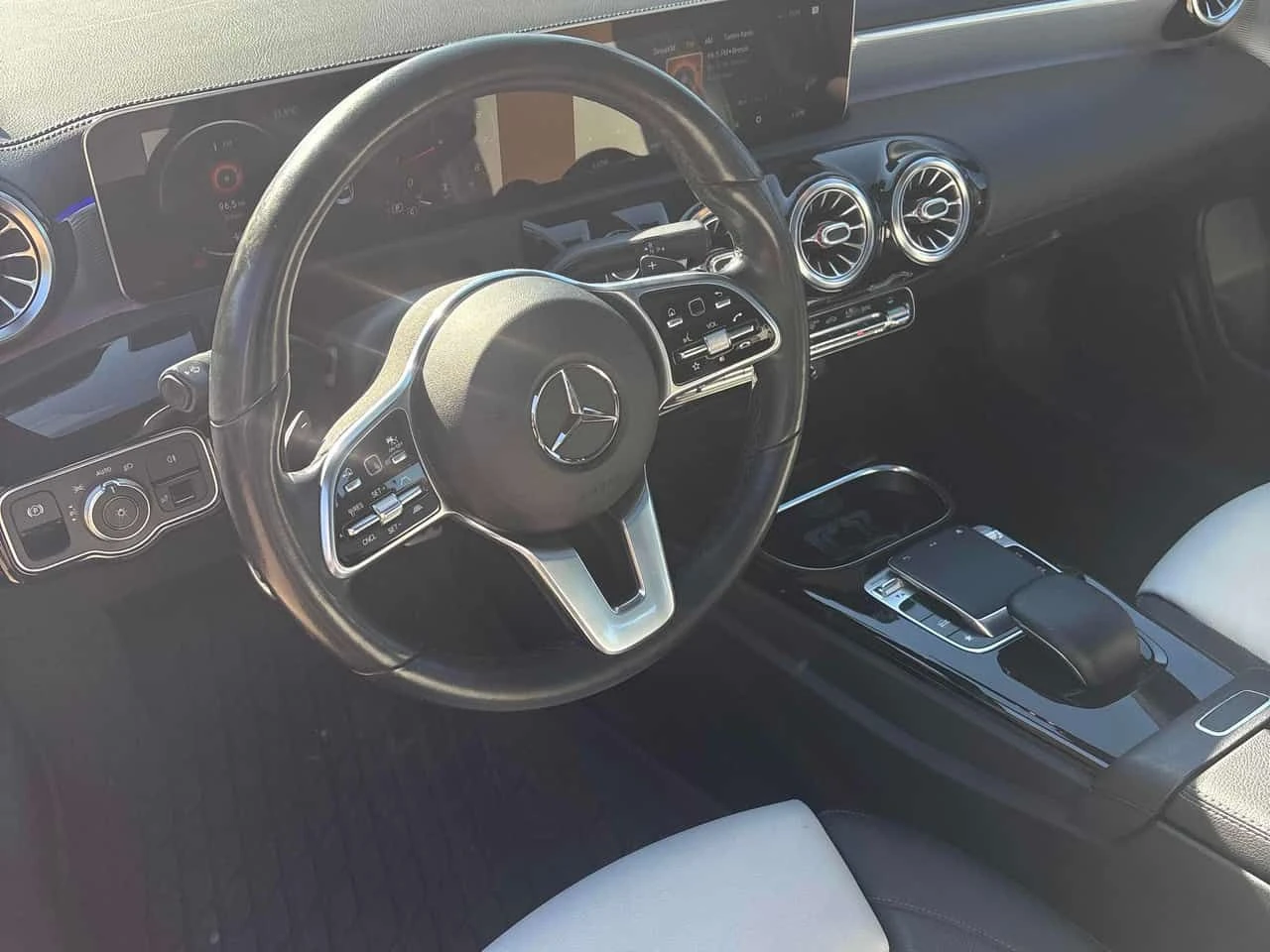 Mercedes-Benz CLA 4MATIC* DISTRONIC* PANO* АВТОКРЕДИТ* , снимка 5 - Автомобили и джипове - 55547776