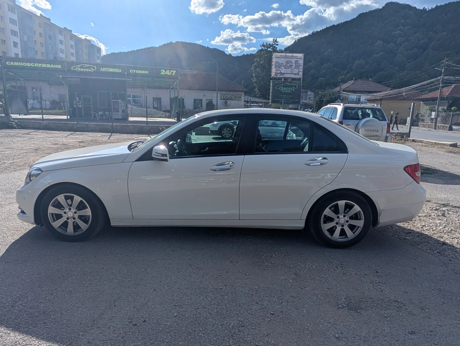 Mercedes-Benz C 200, снимка 2 - Автомобили и джипове - 56115966