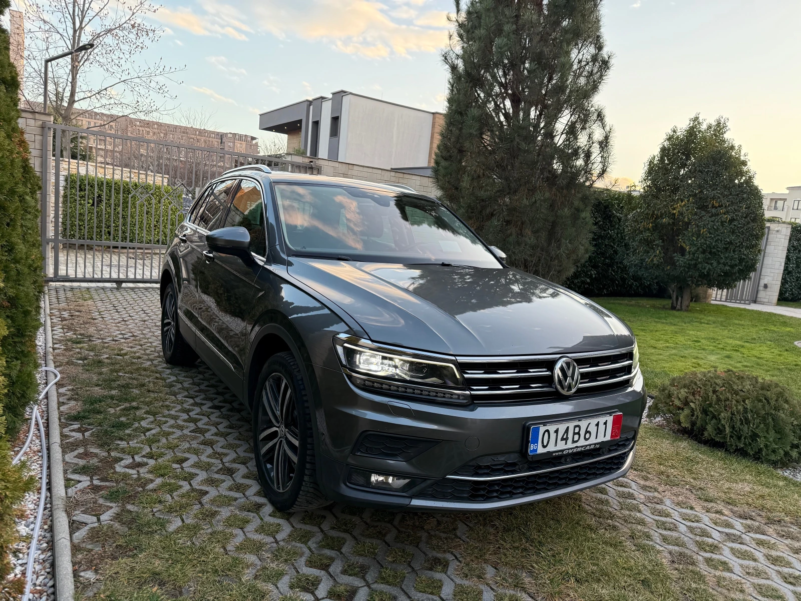 VW Tiguan 2.0TDI 4MOTION* HIGHLINE* PANORAMA - изображение 2