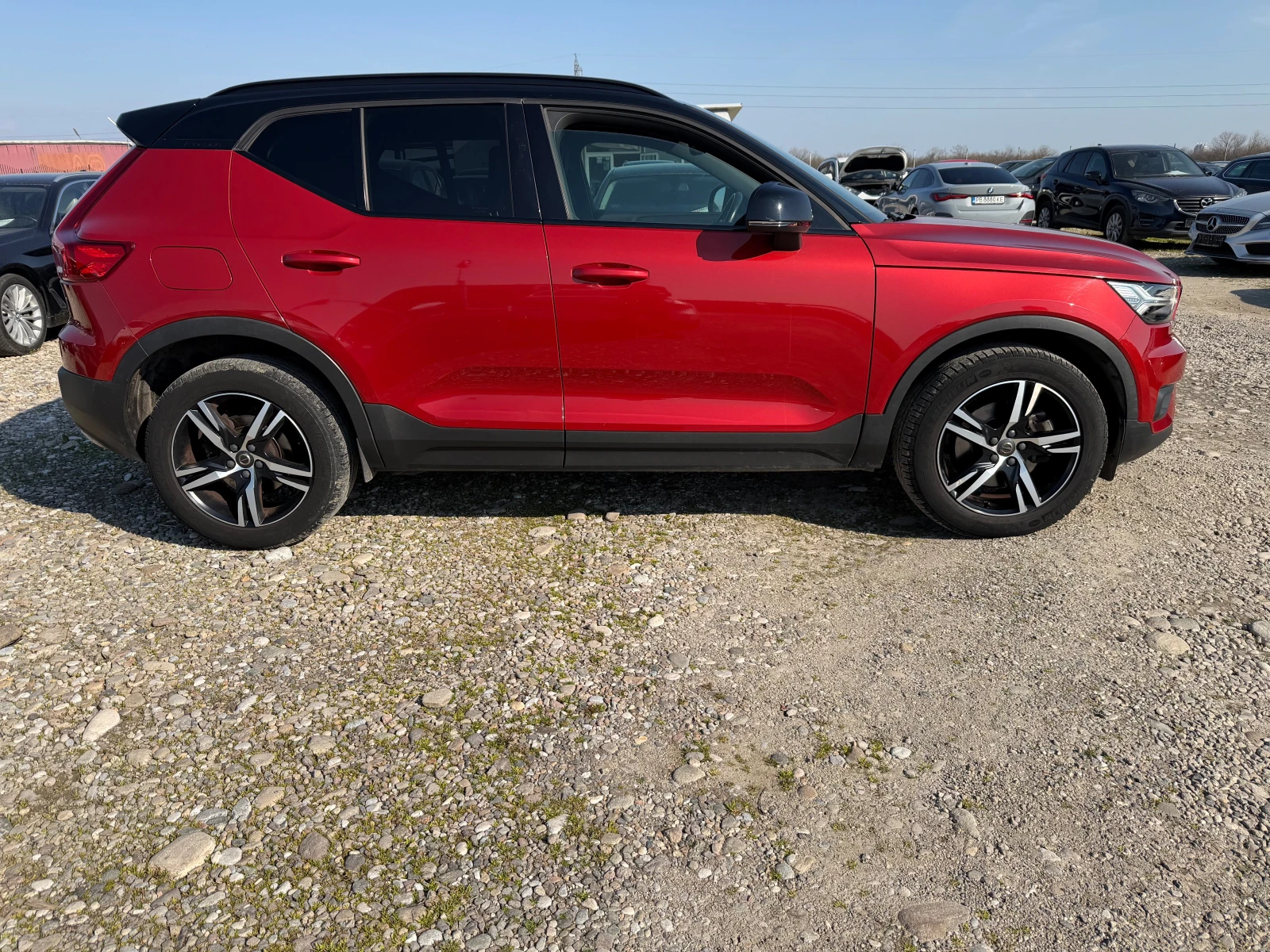 Volvo XC40 2.0 D AWD R-DESIGN(КАТО НОВА), снимка 4 - Автомобили и джипове - 53736084
