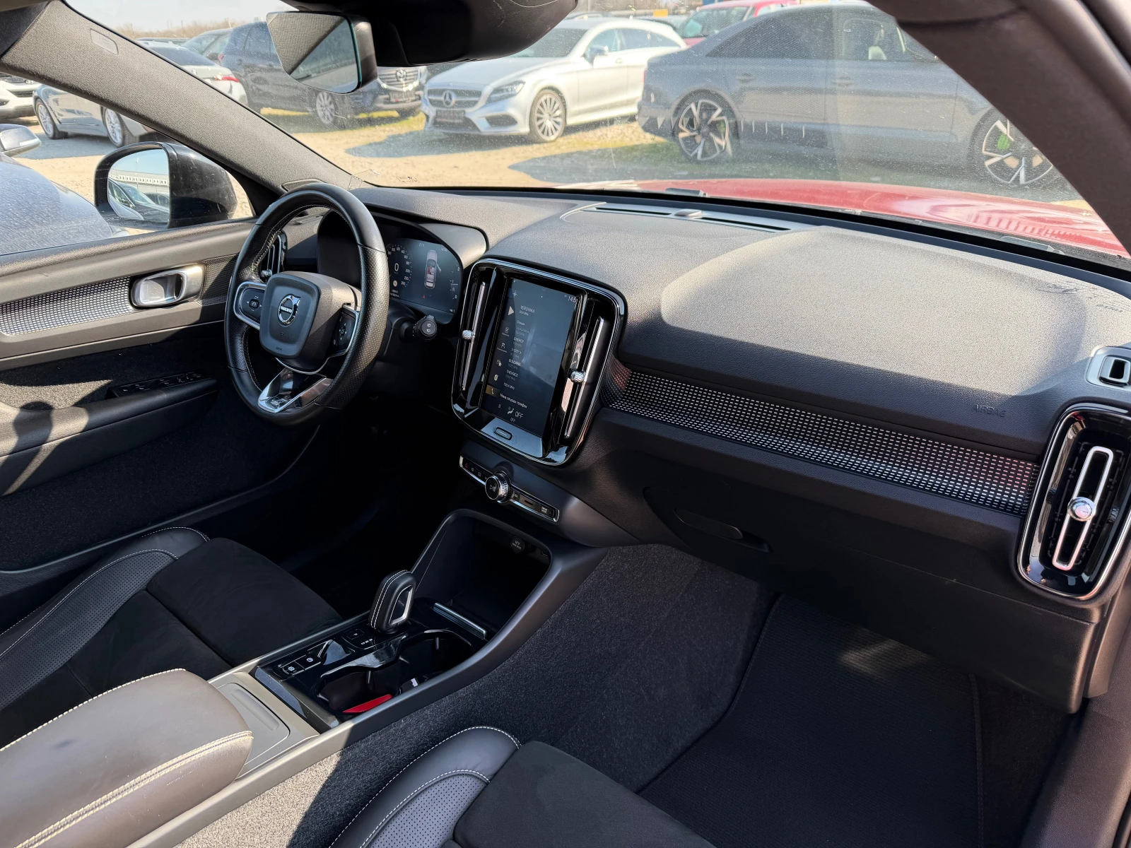 Volvo XC40 2.0 D AWD R-DESIGN(КАТО НОВА), снимка 13 - Автомобили и джипове - 53736084