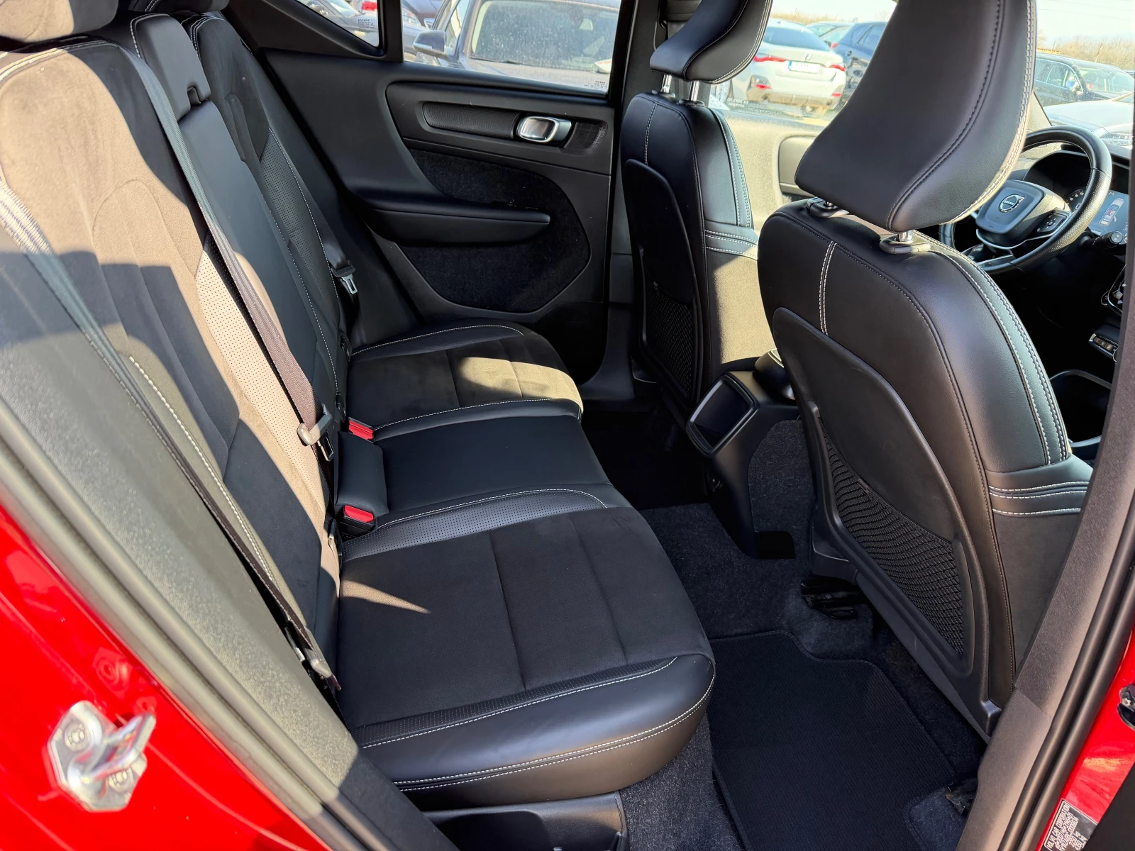 Volvo XC40 2.0 D AWD R-DESIGN(КАТО НОВА), снимка 14 - Автомобили и джипове - 53736084