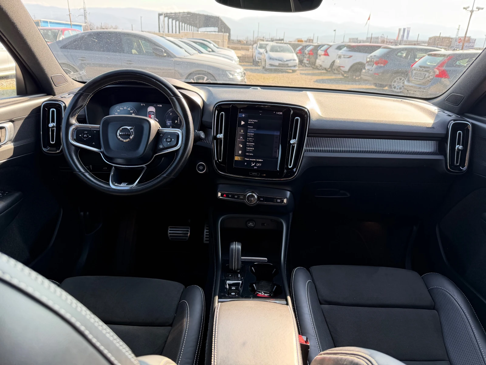 Volvo XC40 2.0 D AWD R-DESIGN(КАТО НОВА), снимка 15 - Автомобили и джипове - 53736084