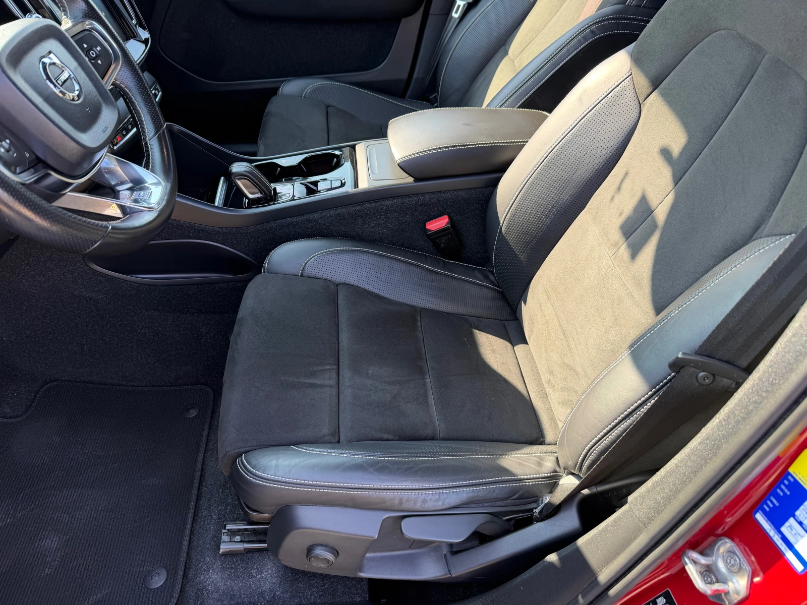 Volvo XC40 2.0 D AWD R-DESIGN(КАТО НОВА), снимка 9 - Автомобили и джипове - 53736084