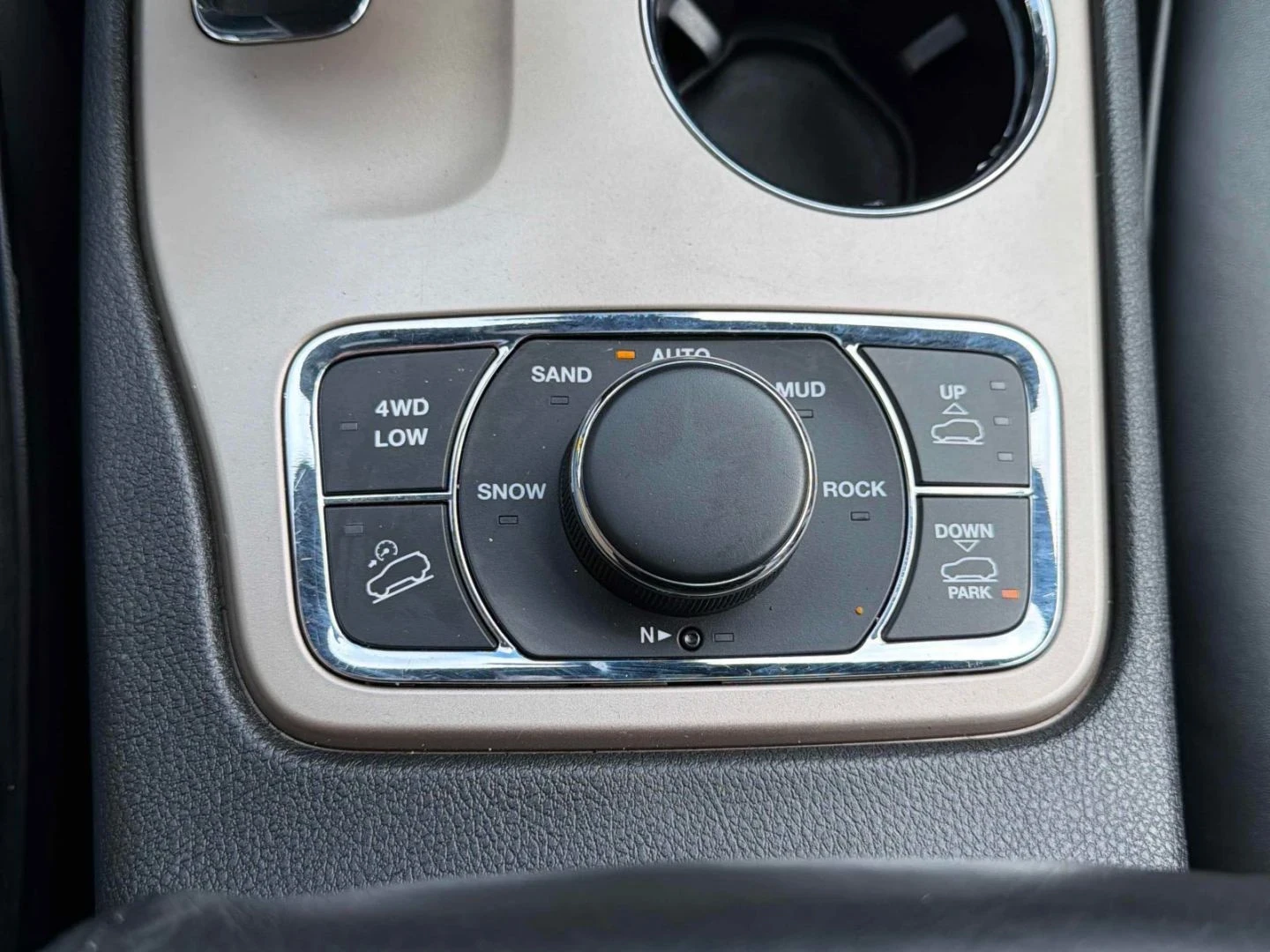 Jeep Grand cherokee SUMMIT* Distronic* Обдух* Подгрев, снимка 16 - Автомобили и джипове - 53853243