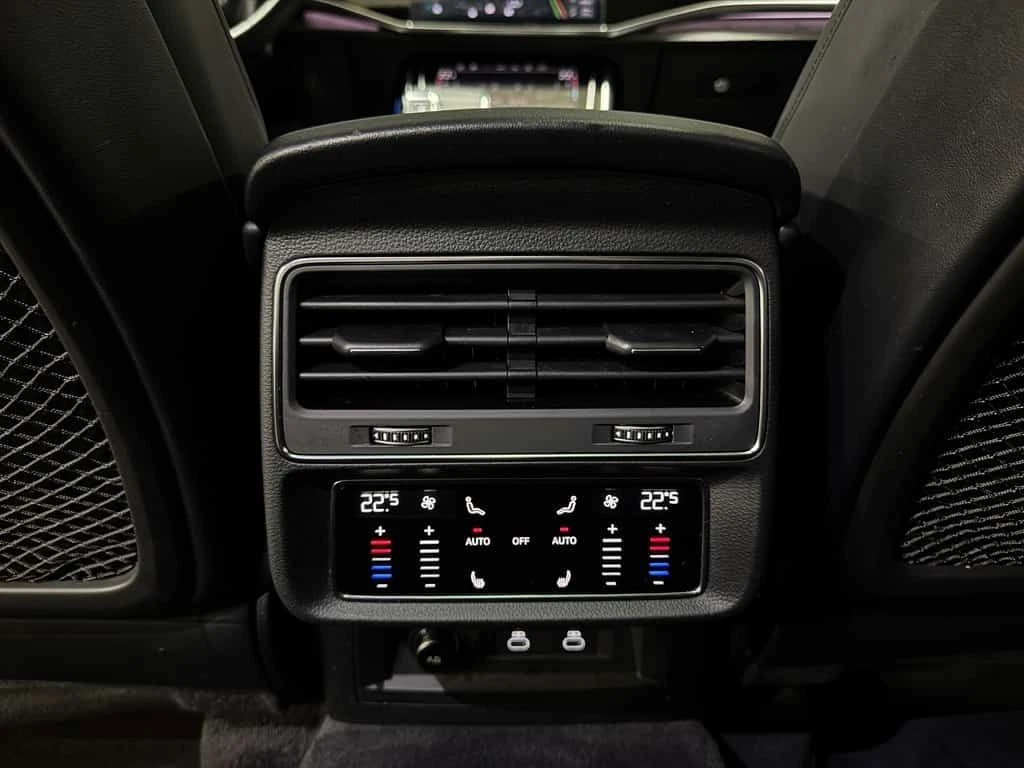 Audi Q7 TECHNIK BLACK OPTICS| ОБДУХВАНЕ| HUD| 360| B&O| , снимка 13 - Автомобили и джипове - 54126328