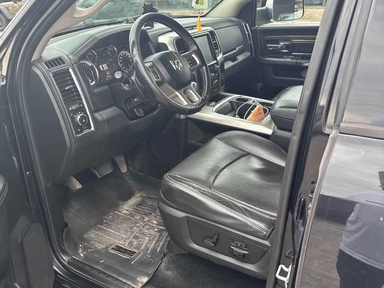 Dodge RAM 1500 * Laramie * АВТОКРЕДИТ БЕЗ ПЪРВОНАЧАЛНА ВНОСКА* , снимка 5 - Автомобили и джипове - 54712717