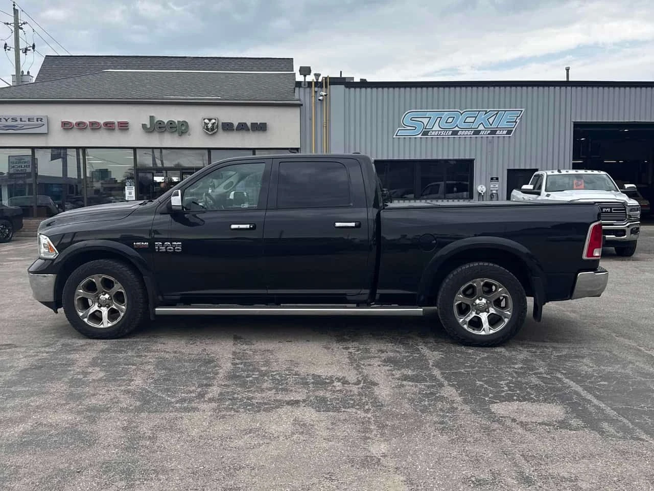 Dodge RAM 1500 * Laramie * АВТОКРЕДИТ БЕЗ ПЪРВОНАЧАЛНА ВНОСКА* , снимка 2 - Автомобили и джипове - 54712717