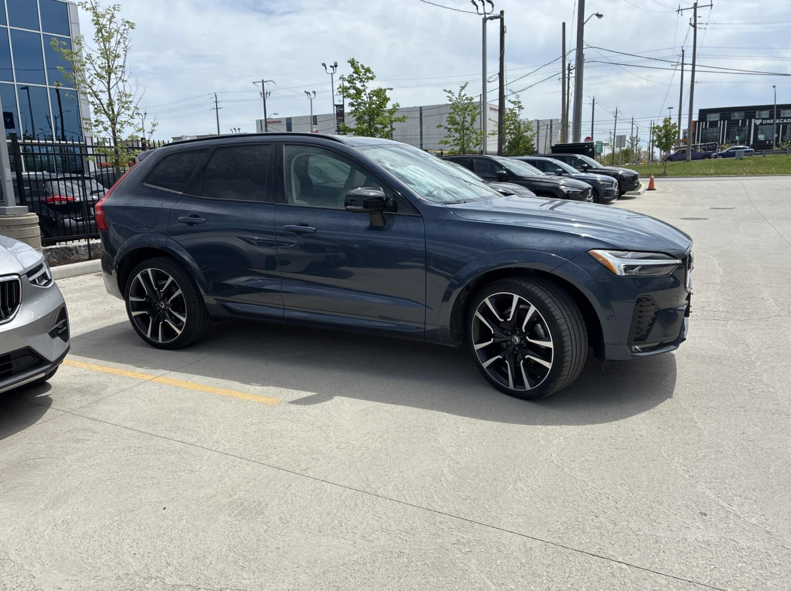 Volvo XC60 2023 Volvo XC60 Ultimate Dark Theme, снимка 3 - Автомобили и джипове - 54750243
