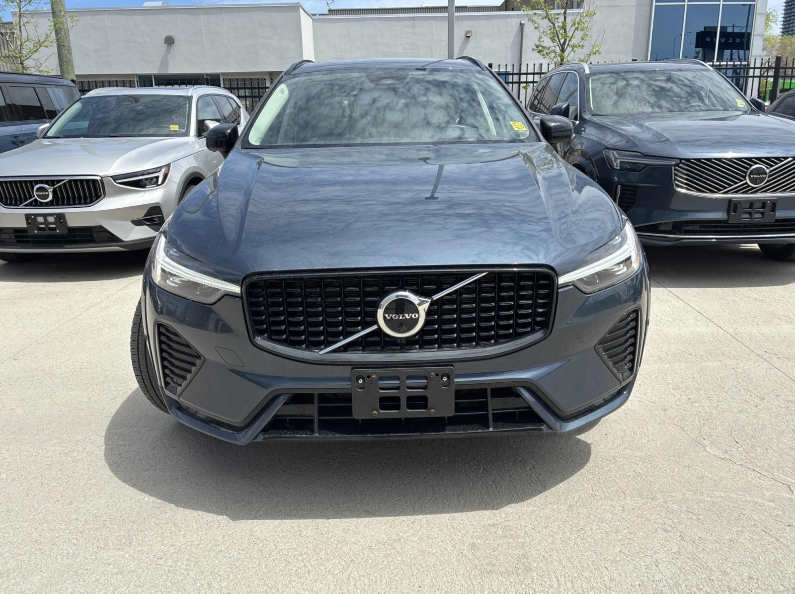 Volvo XC60 2023 Volvo XC60 Ultimate Dark Theme, снимка 2 - Автомобили и джипове - 54750243