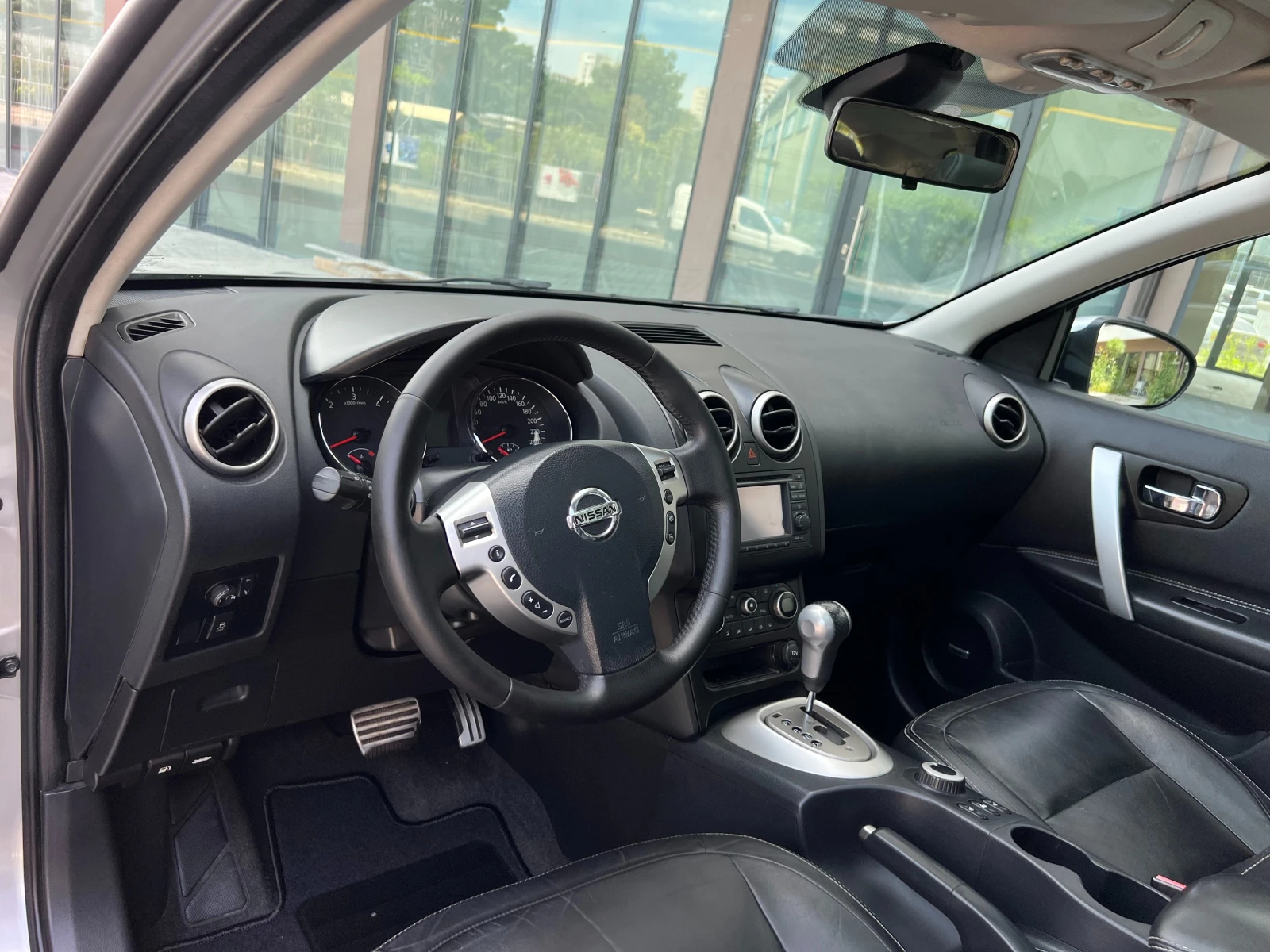 Nissan Qashqai 2.0DCI BOSE KEYLESS GO ПАНОРАМА, снимка 9 - Автомобили и джипове - 54944412
