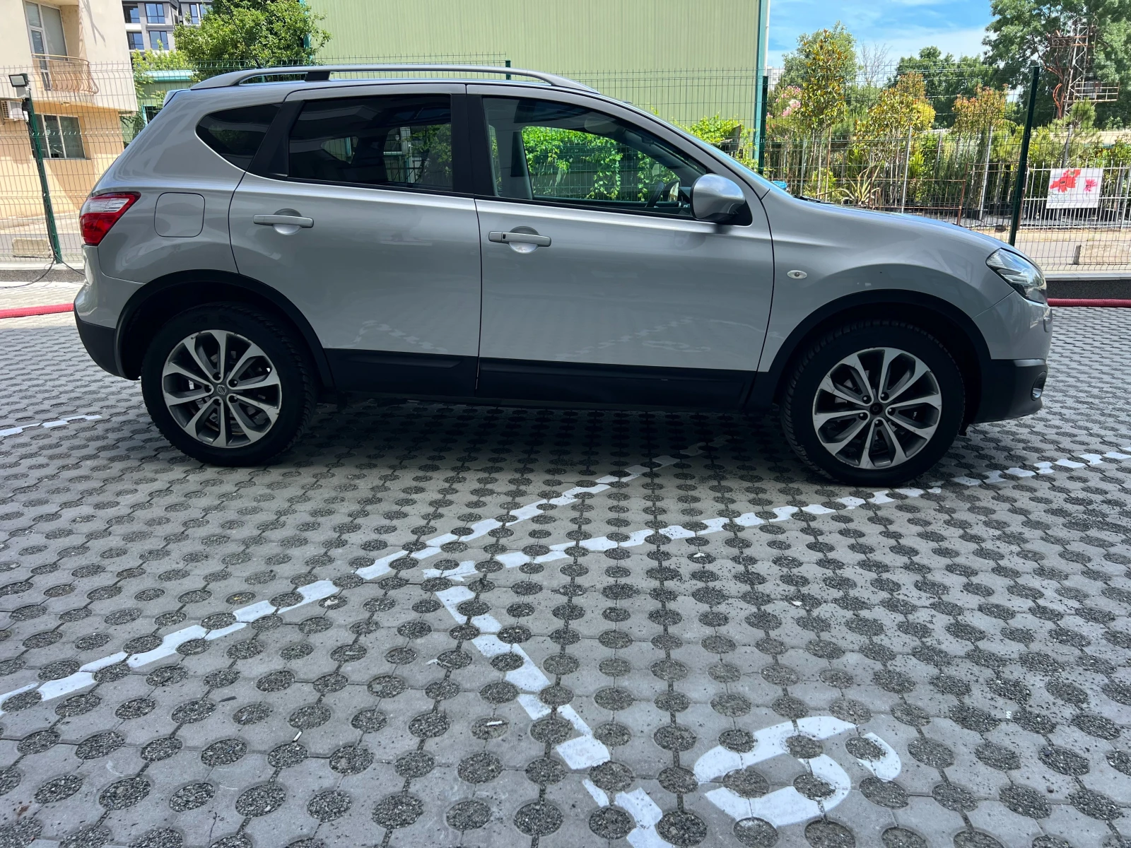 Nissan Qashqai 2.0DCI BOSE KEYLESS GO ПАНОРАМА, снимка 6 - Автомобили и джипове - 54944412