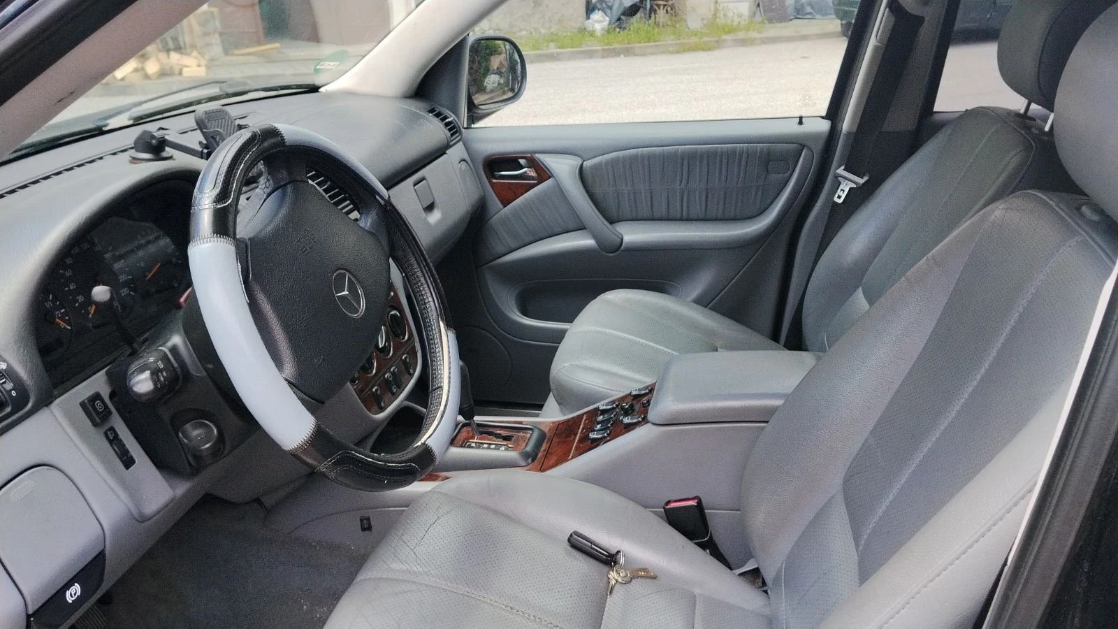 Mercedes-Benz ML 320, снимка 7 - Автомобили и джипове - 54960195