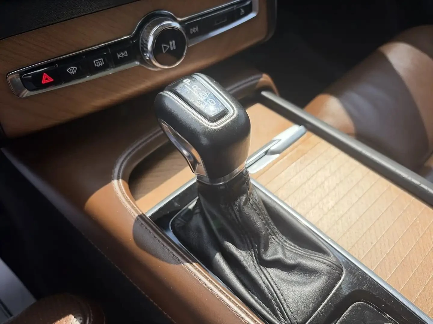 Volvo Xc90 T6 INSCRIPTION/360 VIEW/LANE ASSIST/KEYLESS/B&O | Mobile.bg � ����������� 13