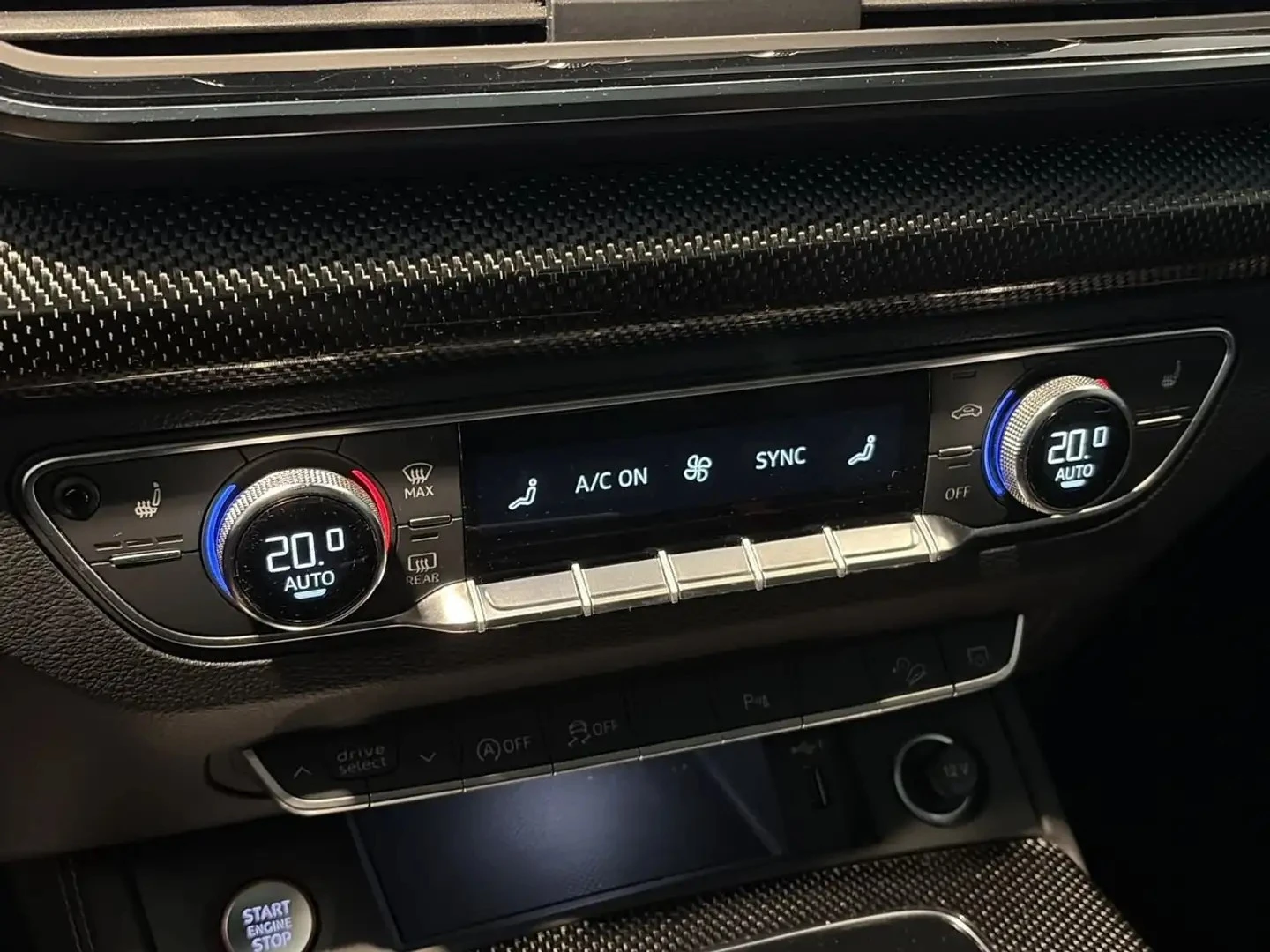 Audi SQ5 TECHNIK ЦЕНА ДО БЪЛГАРИЯ АВТОКРЕДИТ, снимка 14 - Автомобили и джипове - 55886987