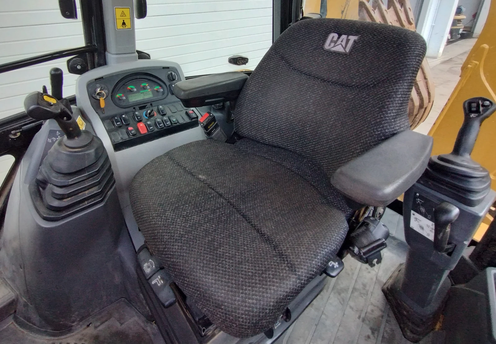  Cat 444F2 | Mobile.bg   11