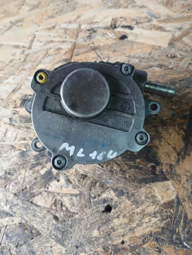 А 642 2300165 вакум помпа Mercedes ML 164, снимка 1