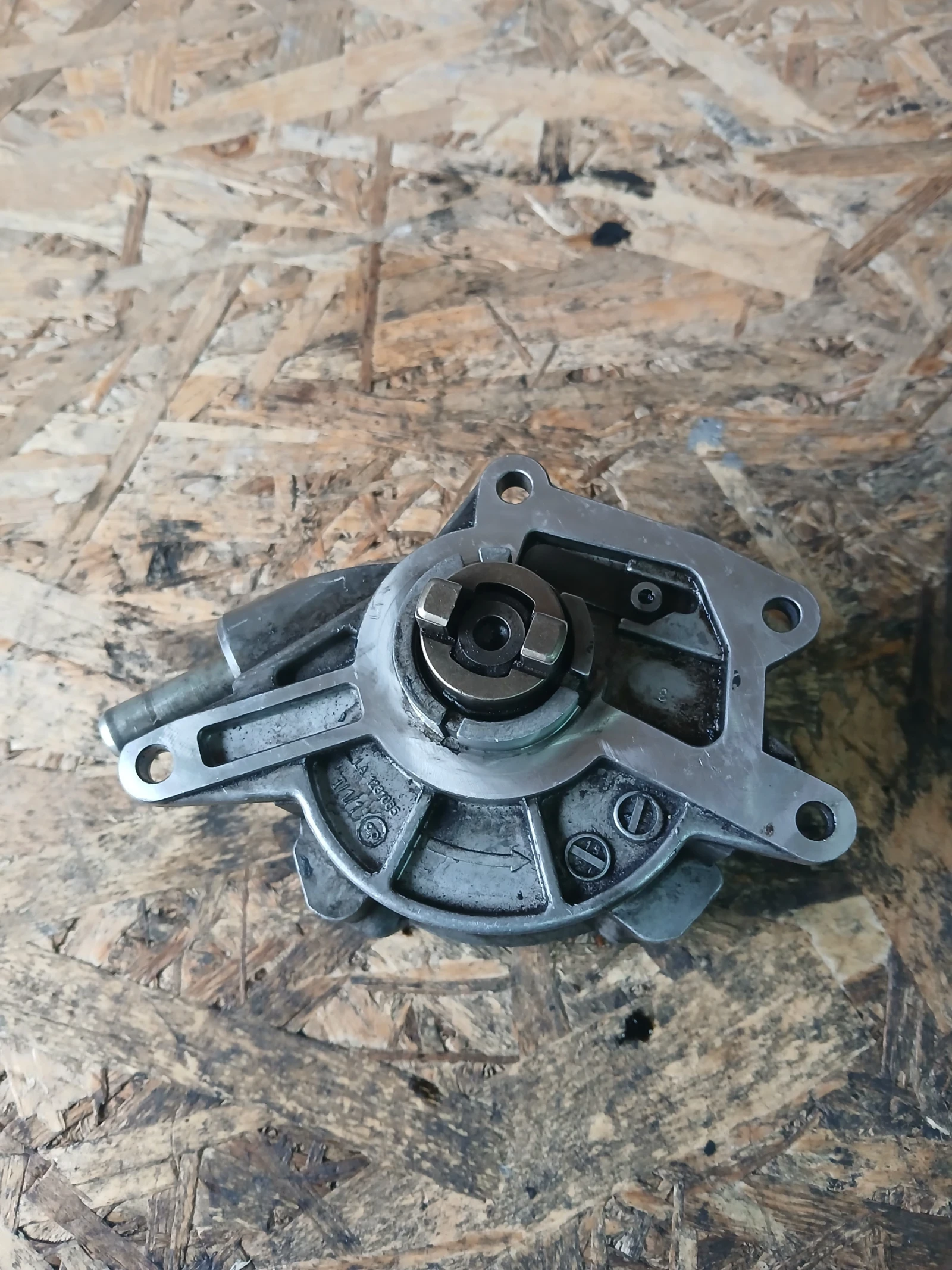 А 642 2300165 вакум помпа Mercedes ML 164, снимка 2 - Части - 56698024
