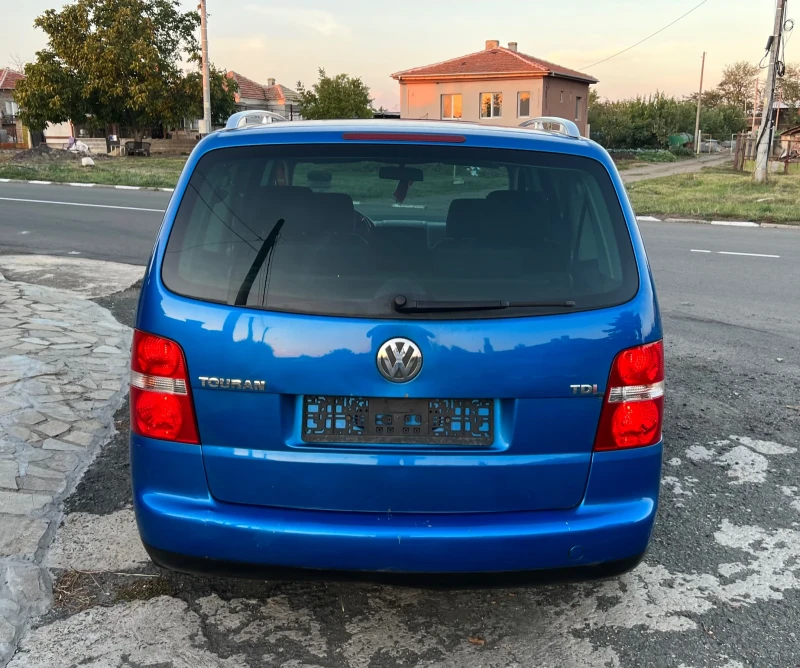 VW Touran 1.9 TDl 6+ 1 2006г, снимка 6 - Автомобили и джипове - 47456994