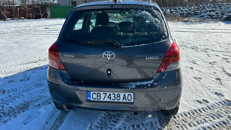 Toyota Yaris 1.3 бензин, снимка 3 - Автомобили и джипове - 48551629