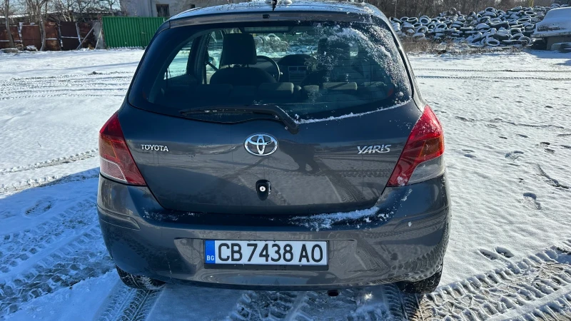 Toyota Yaris 1.3 бензин, снимка 13 - Автомобили и джипове - 48551629