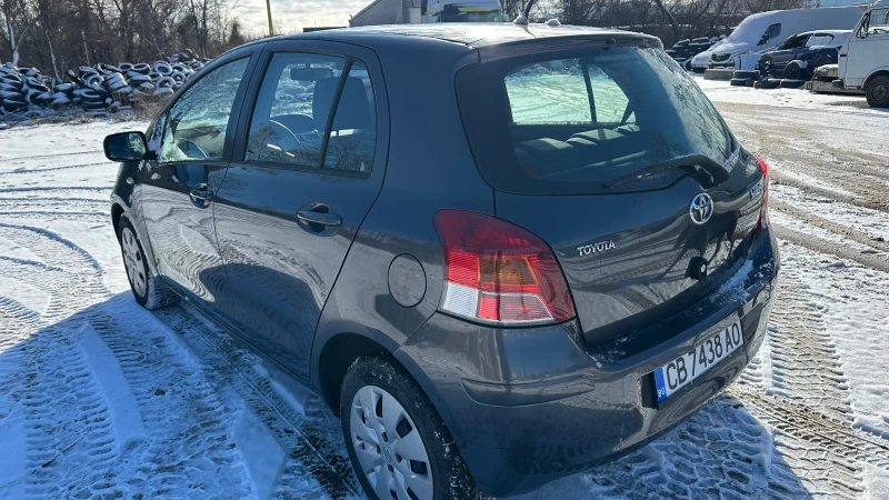 Toyota Yaris 1.3 бензин, снимка 7 - Автомобили и джипове - 48551629