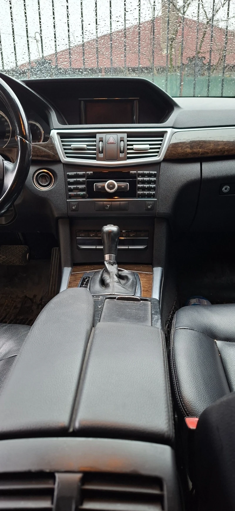 Mercedes-Benz E 200, снимка 6 - Автомобили и джипове - 52593451