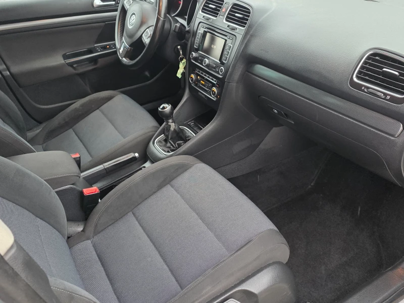 VW Golf 1.6 TDI 105кс, снимка 10 - Автомобили и джипове - 52914454