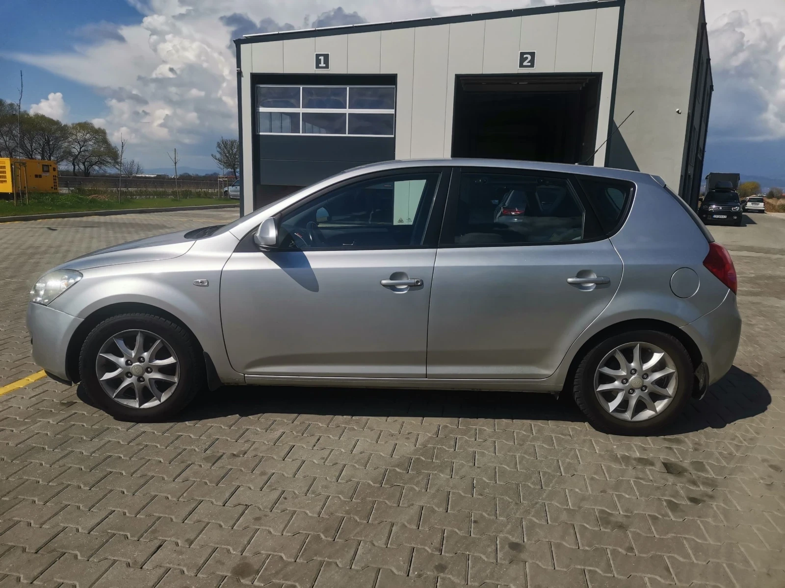 Kia Ceed 2.0 16v АВТОМАТИК - изображение 3