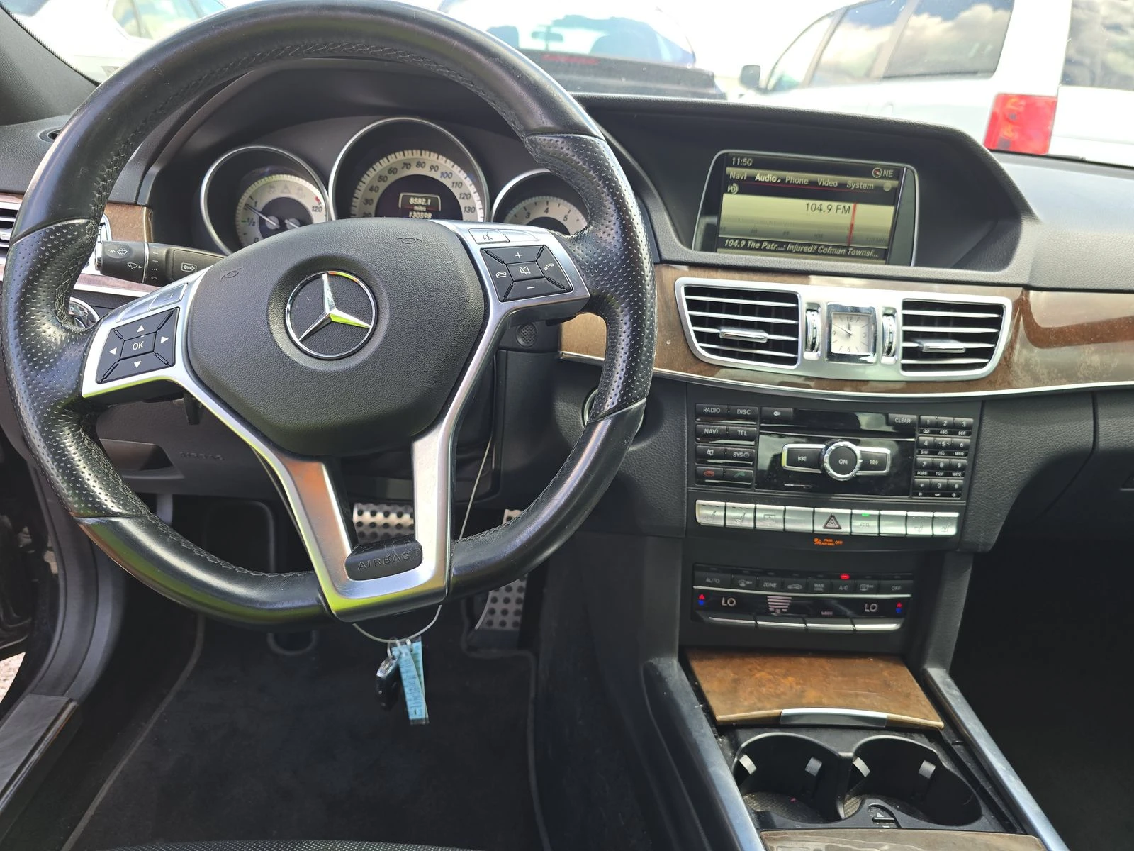 Mercedes-Benz E 500 4MATIC* KEYLESS* Blind Spot* Обдухване* harman/kar - изображение 8