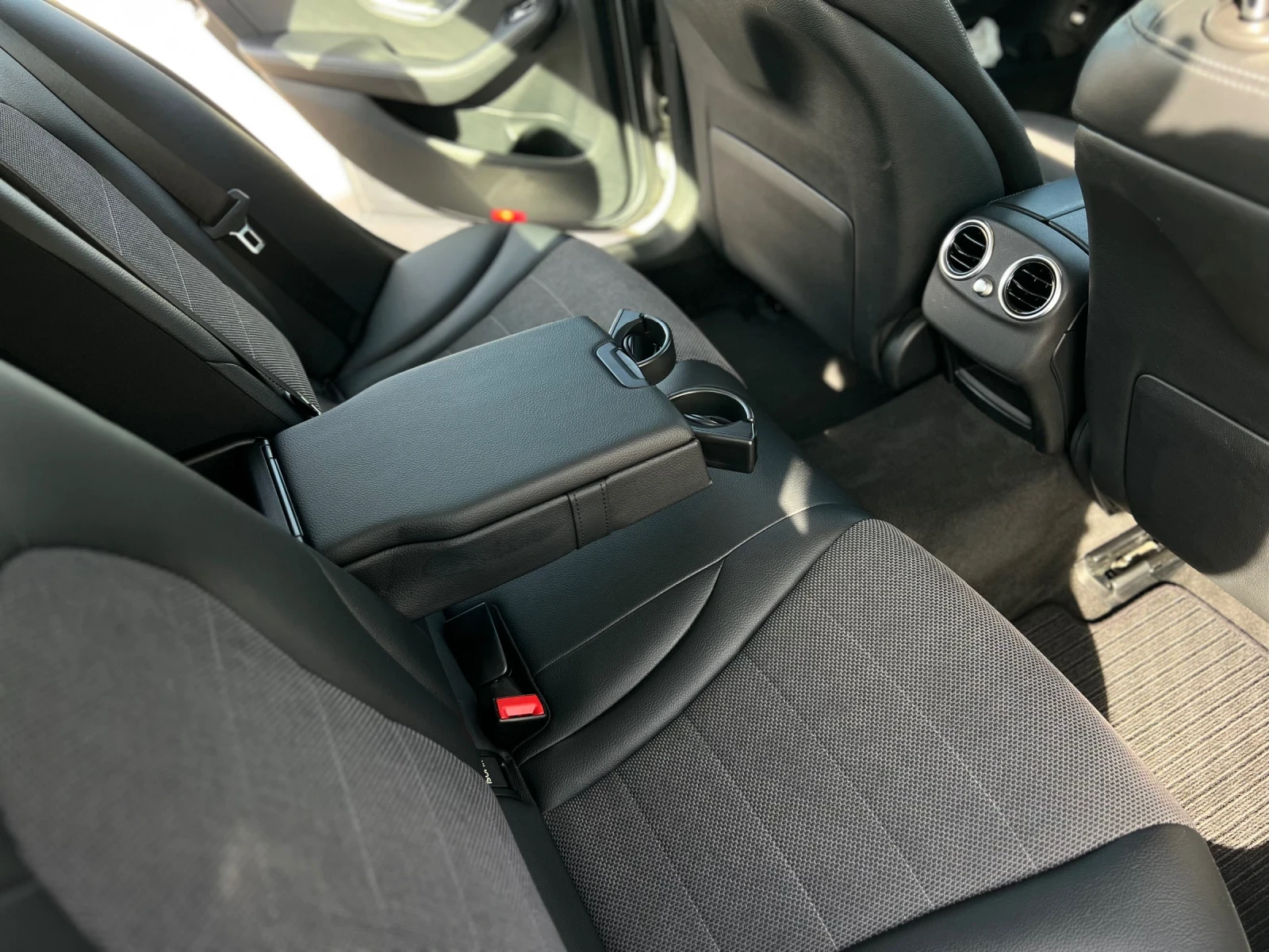 Mercedes-Benz C 220 SPORT LINE / РЕАЛНИ КИЛОМЕТРИ / 2.2D -170HP / LED  - изображение 10