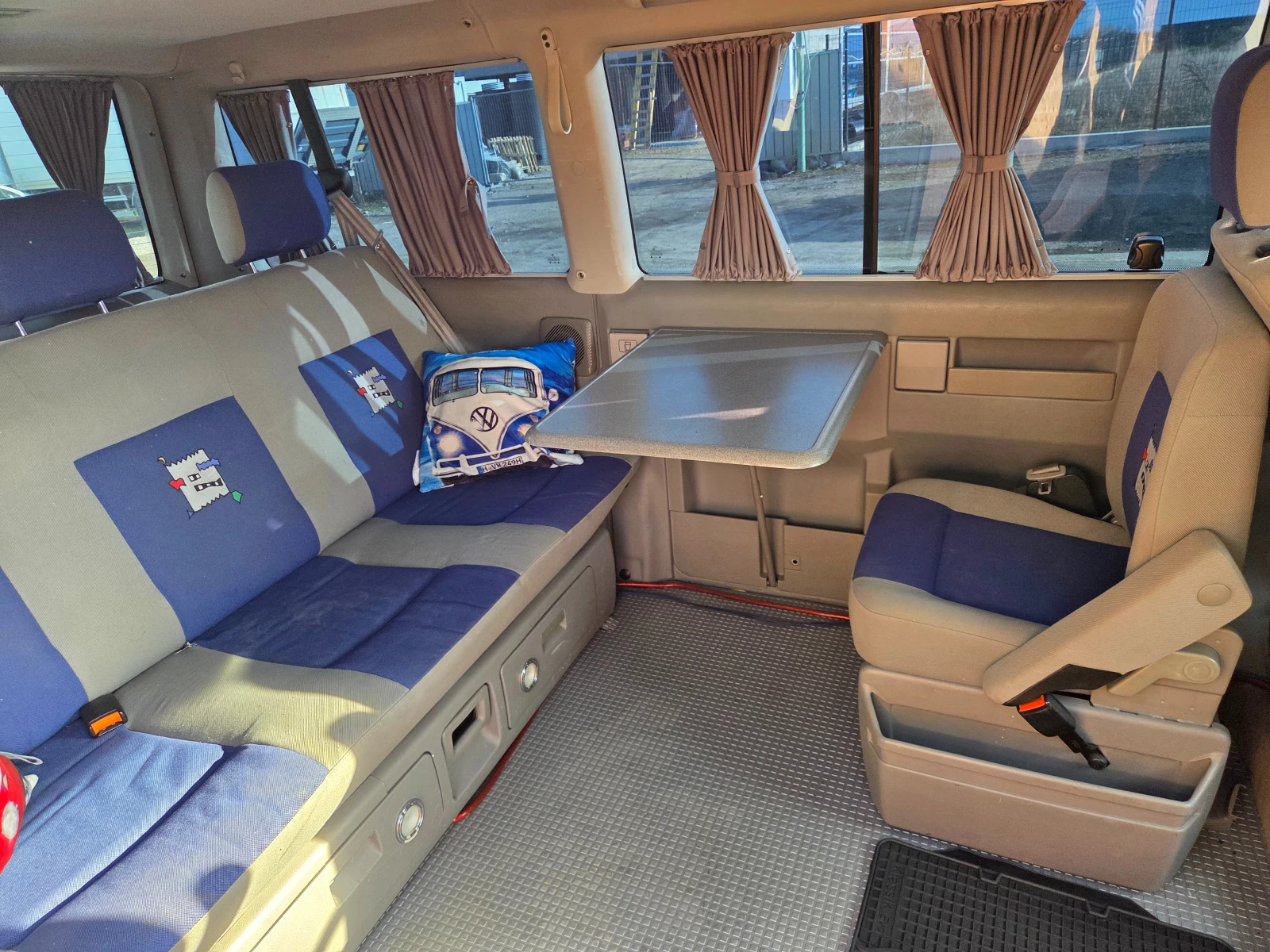 VW Multivan 2.5TDI MULTIVAN, снимка 13 - Автомобили и джипове - 53756788