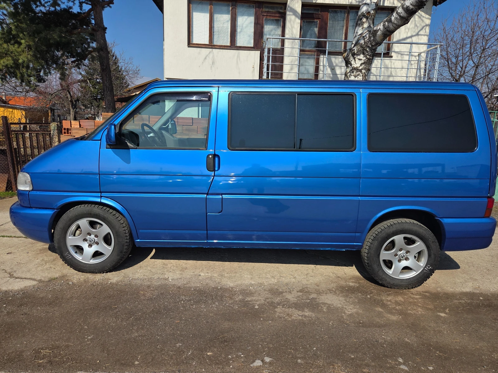 VW Multivan 2.5TDI MULTIVAN, снимка 2 - Автомобили и джипове - 53756788