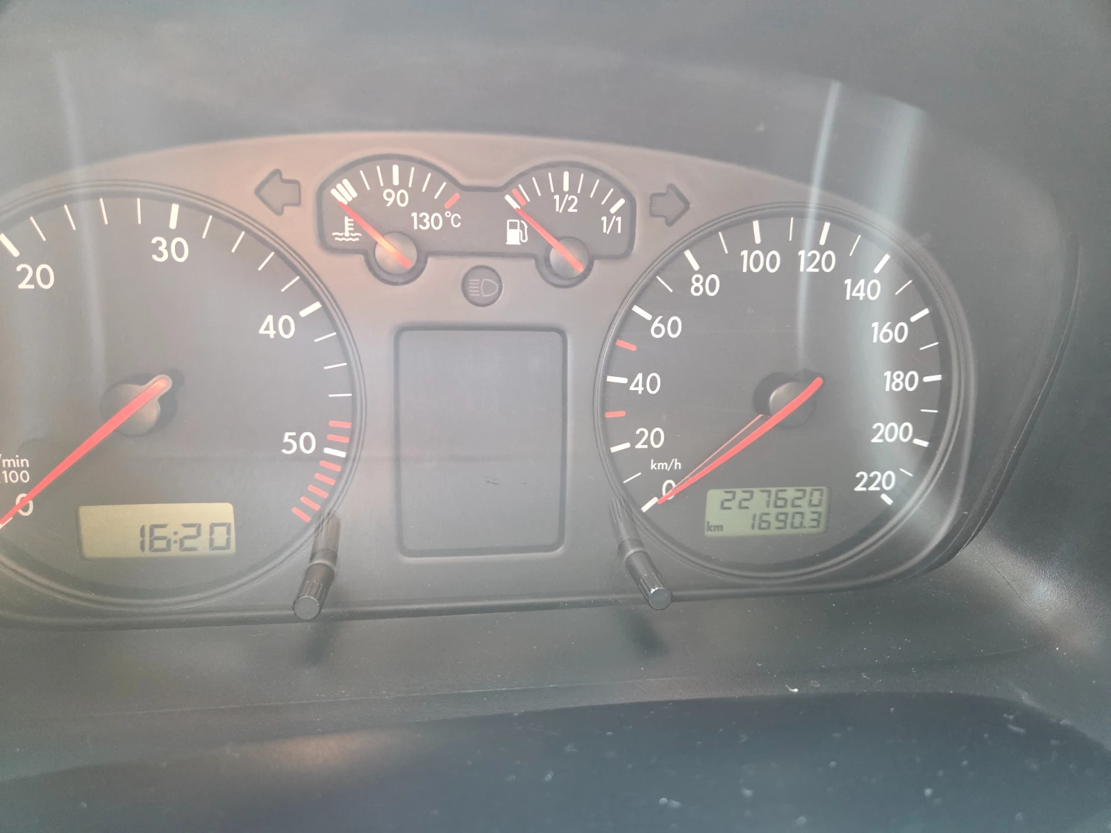 VW Multivan 2.5TDI MULTIVAN, снимка 11 - Автомобили и джипове - 53756788