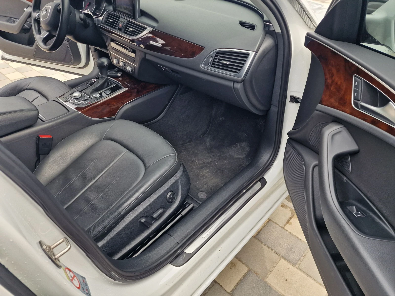 Audi A6 3.0 TDI C7 S-Line/QUATTRO FULL LED/ KEYLESS, снимка 14 - Автомобили и джипове - 54014258