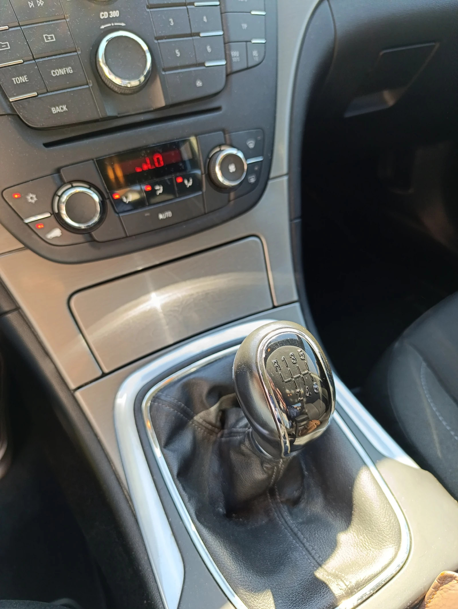 Opel Insignia, снимка 11 - Автомобили и джипове - 54109019