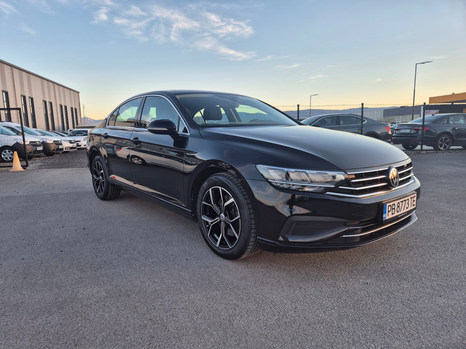 VW Passat НОВ-2.0-А/Т-150кс, снимка 7 - Автомобили и джипове - 54114588