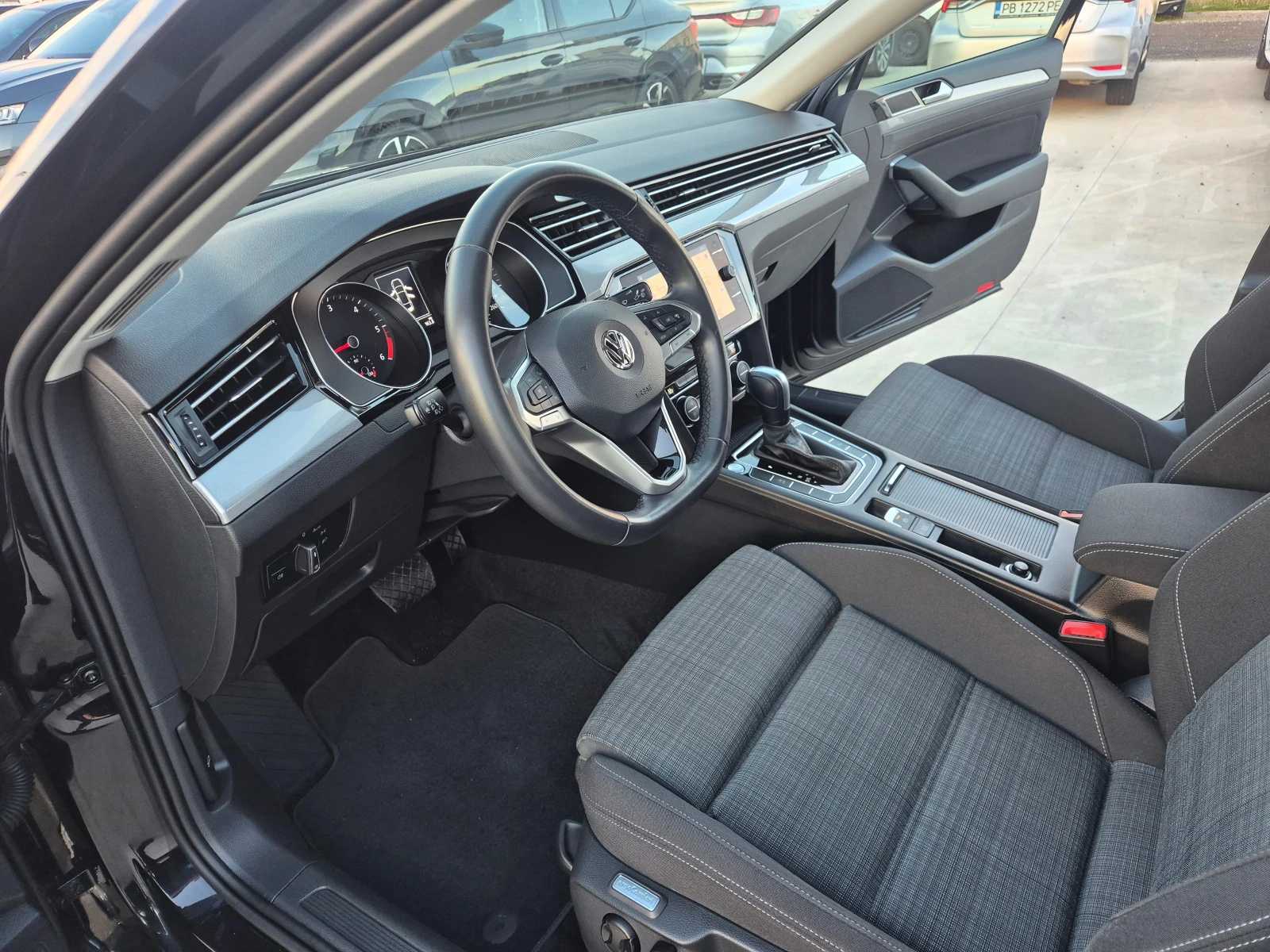 VW Passat НОВ-2.0-А/Т-150кс, снимка 13 - Автомобили и джипове - 54114588